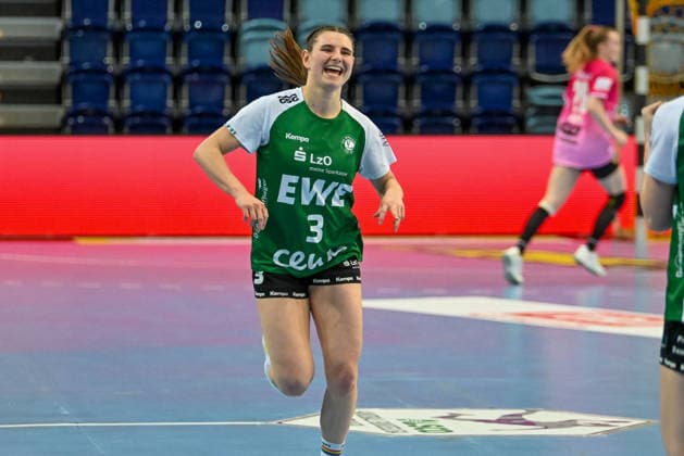 Lana Teiken VfL Oldenburg, 03 cheers VfL Oldenburg vs SV Union Halle Neustadt, ALSCO Handball Bundesliga Women, Playoffs, Matchday 2, Season 2025 2026, 25 04 2026, VfL Oldenburg vs SV Union Halle Neustadt, ALSCO Handball Bundesliga Women, Playoffs, Matchday 2, Season 2025 2026, 25 04 2026 Oldenburg Copyright: xEibner-Pressefoto RobertxGertzenx EP_RGN