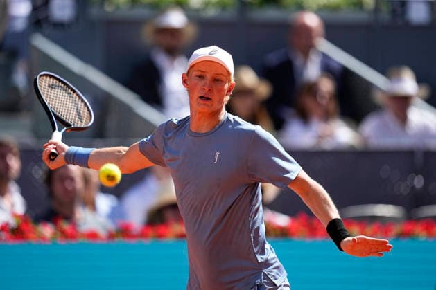 April 26, 2026, Madrid, Madrid, Spain: Elmer Moller of Denmark plays against Jannik Sinner of Italy during the Mutua Madrid Open 2026, ATP, Tennis Herren Masters 1000 and WTA, Tennis Damen 1000, at La Caja Magica on April 26, 2026 in Madrid, Spain. Madrid Spain - ZUMAa181 20260426_zaa_a181_293 Copyright: xOscarxJ.xBarrosox
