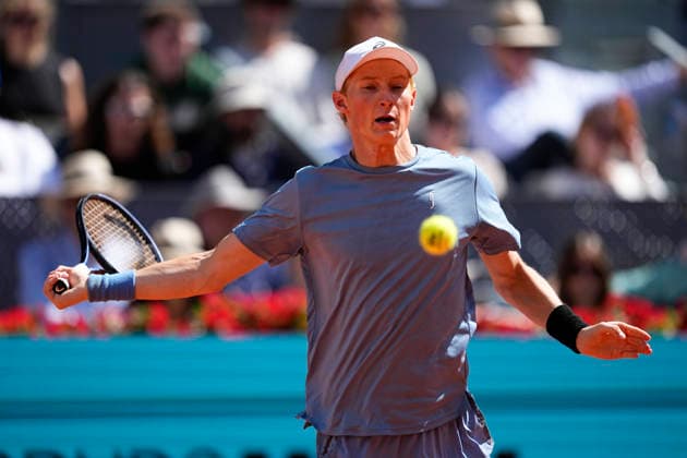 April 26, 2026, Madrid, Madrid, Spain: Elmer Moller of Denmark plays against Jannik Sinner of Italy during the Mutua Madrid Open 2026, ATP, Tennis Herren Masters 1000 and WTA, Tennis Damen 1000, at La Caja Magica on April 26, 2026 in Madrid, Spain. Madrid Spain - ZUMAa181 20260426_zaa_a181_291 Copyright: xOscarxJ.xBarrosox