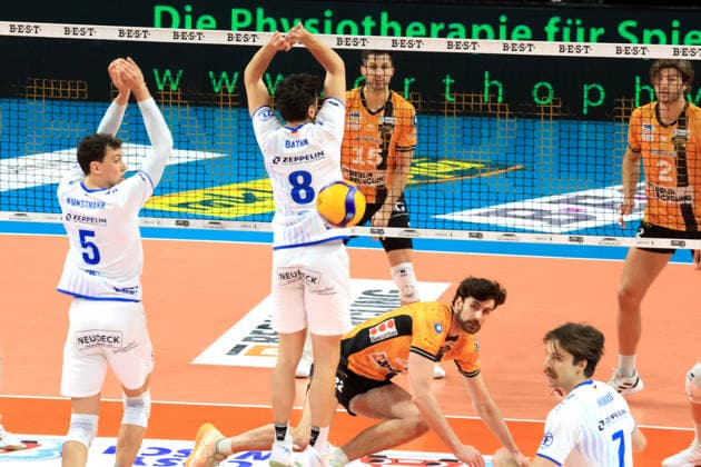 DEU, DVV, 1 VBL, BR Volleys vs Friedrichshafen, 26 04 2026, Max Schmeling Halle, Berlin, DEU, DVV, 1 VBL, BR Volleys vs Friedrichshafen, in the picture Jake Hanes BR Volleys 22 , Moritz Reichert BR Volleys 15 , Aleksa Batak Friedrichshafen 8 , Louis Kunstmann Friedrichshafen 5 nordphotoxGmbHx xEngler nph00076