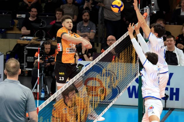 DEU, DVV, 1 VBL, BR Volleys vs Friedrichshafen, 26 04 2026, Max Schmeling Halle, Berlin, DEU, DVV, 1 VBL, BR Volleys vs Friedrichshafen, in the picture Ruben Schott BR Volleys 13 , Louis Kunstmann Friedrichshafen 5 , Aleksa Batak Friedrichshafen 8 nordphotoxGmbHx xEngler nph00076