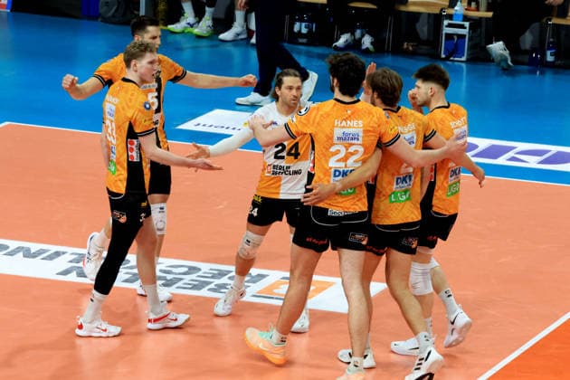 DEU, DVV, 1 VBL, BR Volleys vs Friedrichshafen, 26 04 2026, Max Schmeling Halle, Berlin, DEU, DVV, 1 VBL, BR Volleys vs Friedrichshafen, in the picture BR Volleys players circle nordphotoxGmbHx xEngler nph00076