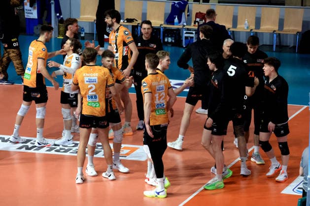 DEU, DVV, 1 VBL, BR Volleys vs Friedrichshafen, 26 04 2026, Max Schmeling Halle, Berlin, DEU, DVV, 1 VBL, BR Volleys vs Friedrichshafen, in the picture BR Volleys players circle nordphotoxGmbHx xEngler nph00076
