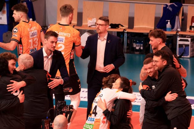 DEU, DVV, 1 VBL, BR Volleys vs Friedrichshafen, 26 04 2026, Max Schmeling Halle, Berlin, DEU, DVV, 1 VBL, BR Volleys vs Friedrichshafen, in the picture BR Volleys players circle, Co Coach Markus Steuerwald BR Volleys nordphotoxGmbHx xEngler nph00076