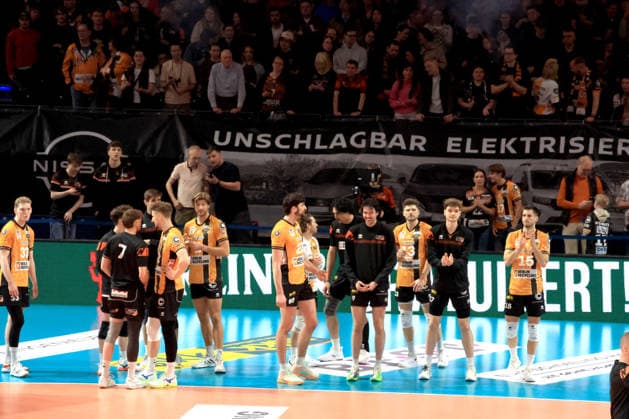 DEU, DVV, 1 VBL, BR Volleys vs Friedrichshafen, 26 04 2026, Max Schmeling Halle, Berlin, DEU, DVV, 1 VBL, BR Volleys vs Friedrichshafen, in the picture BR Volleys players circle nordphotoxGmbHx xEngler nph00076