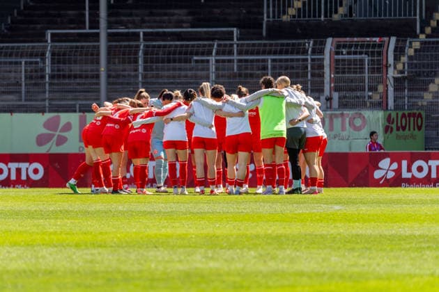 Team of 1 FSV Mainz 05 in the team circle, GER, 1 FSV Mainz 05 vs VfL Bochum, Football, 2 Womens Bundesliga, Matchday 23, Season 2025 2026, 26 04 2026, DFB REGULATIONS PROHIBIT ANY USE OF PHOTOGRAPHS AS IMAGE SEQUENCES AND OR QUASI VIDEO, GER, 1 FSV Mainz 05 vs VfL Bochum, Football, 2 Womens Bundesliga, Matchday 23, Season 2025 2026, 26 04 2026 Mainz Copyright: xEibner-Pressefoto Jan-NiclasxGrox EP_JGG