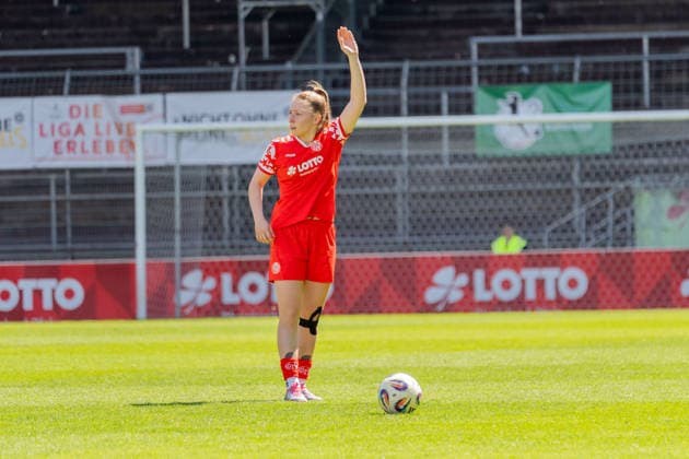 Match scene, Maja Pageler 1 FSV Mainz 05, 37 kicks a free kick, GER, 1 FSV Mainz 05 vs VfL Bochum, Football, 2 Women Bundesliga, Matchday 23, Season 2025 2026, 26 04 2026, DFB REGULATES PROHIBIT ANY USE OF PHOTOGRAPHS AS IMAGE SEQUENCES AND OR QUASI VIDEO, GER, 1 FSV Mainz 05 vs VfL Bochum, Football, 2 Womens Bundesliga, Matchday 23, Season 2025 2026, 26 04 2026 Mainz Copyright: xEibner-Pressefoto Jan-NiclasxGrox EP_JGG