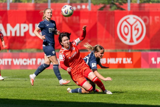 Match scene, duel, v l Yurina Imai 1 FSV Mainz 05, 14 , Lilith Schmidt VfL Bochum, 30 , GER, 1 FSV Mainz 05 vs VfL Bochum, Football, 2 Womens Bundesliga, Matchday 23, Season 2025 2026, 26 04 2026, DFB REGULATIONS PROHIBIT ANY USE OF PHOTOGRAPHS AS IMAGE SEQUENCES AND OR QUASI VIDEO, GER, 1 FSV Mainz 05 vs VfL Bochum, Football, 2 Womens Bundesliga, Matchday 23, Season 2025 2026, 26 04 2026 Mainz Copyright: xEibner-Pressefoto Jan-NiclasxGrox EP_JGG