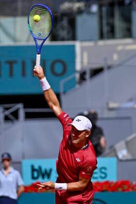 April 27, 2026, Madrid, Madrid, Spain: CASPER RUUD of norway - YONEX serves to ALEJANDRO DAVIDOVICH of spain - ADIDAS during the Mutua Madrid Open 2026, ATP, Tennis Herren Masters 1000 and WTA, Tennis Damen 1000 tennis tournament, celebrated at Caja Magica on April 26, 2026 in Madrid, Spain. Mutua Madrid Open 2026 - Day 8 (04.27.26) - ZUMAc312 20260427_zsp_c312_029 Copyright: xOscarxManuelxSanchezx
