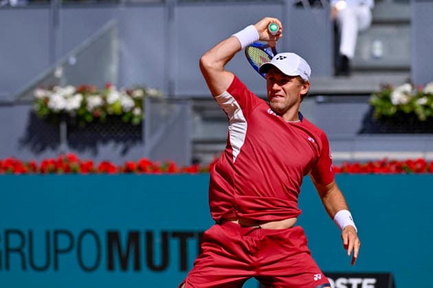 April 27, 2026, Madrid, Madrid, Spain: CASPER RUUD of norway - YONEX dribbles against ALEJANDRO DAVIDOVICH of spain - ADIDAS during the Mutua Madrid Open 2026, ATP, Tennis Herren Masters 1000 and WTA, Tennis Damen 1000 tennis tournament, celebrated at Caja Magica on April 26, 2026 in Madrid, Spain. Madrid Spain - ZUMAc312 20260427_zsp_c312_038 Copyright: xOscarxManuelxSanchezx