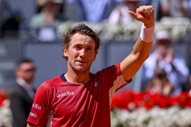 April 27, 2026, Madrid, Madrid, Spain: CASPER RUUD of norway - YONEX Waving and celebrating the victory in the game the Mutua Madrid Open 2026, ATP, Tennis Herren Masters 1000 and WTA, Tennis Damen 1000 tennis tournament, celebrated at Caja Magica on April 26, 2026 in Madrid, Spain. Madrid Spain - ZUMAc312 20260427_zsp_c312_147 Copyright: xOscarxManuelxSanchezx