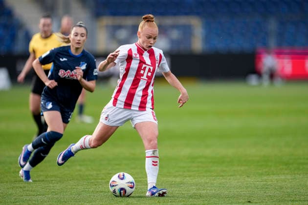 v li Janna Grimm TSG, 26 , Laura Vogt Köln, 8 am Ball, Aktion, Action, Spielzene, 27 04 2026, Sinsheim Hoffenheim Deutschland , Fußball, Google Pixel Frauen Bundesliga, TSG 1899 Hoffenheim 1 FC Köln, DFB DFL REGULATIONS PROHIBIT ANY USE OF PHOTOGRAPHS AS IMAGE SEQUENCES AND OR QUASI VIDEO xozx
