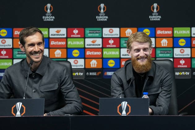 Julian Schuster SC Freiburg, coach and Jan Niklas Beste SC Freiburg, 19 press conference, press, PK, Portugal, football, UEFA Europa League, semi-final, first leg, 2025 2026, SC Braga vs SC Freiburg, 29 04 2026, Estadio Municipal de Braga, Braga, Braga Estadio Municipal de Braga Cavado Portugal Copyright: xArnexAmbergx