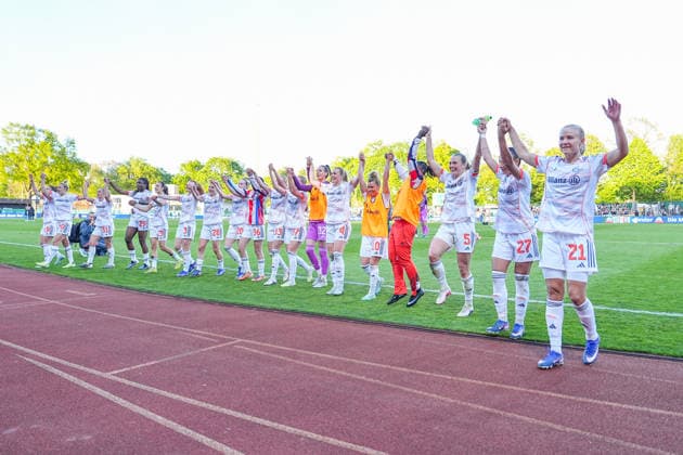 29 04 2026, xydrx, Women, Football, 1 Womens Bundesliga, SV Werder Bremen FC Bayern Munich, Season 2025 2026, Stadium Place 11 Carolin Simon FC Bayern Munich, 30 Georgia Stanway FC Bayern Munich, 31 Edna Imade FC Bayern Munich, 29 Natalia Padilla Bidas FC Bayern Munich, 23 Stine Ballisager Pedersen FC Bayern Munich, 3 Barbara Dunst FC Bayern Munich, 28 Franziska Kett FC Bayern Munich, 20 Laila Portella FC Bayern Munich, 36 Luzie Zaehringer FC Bayern München, 33 Marie Gmeineder FC Bayern München, 37 Ena Mahmutovic FC Bayern München, 32 Glodis Perla Viggosdottir FC Bayern München, 4 Linda Dallmann FC Bayern München, 10 Magdalena Eriksson FC Bayern München, 5 Arianna Caruso FC Bayern München, 27 Pernille Harder FC Bayern München, 21 feiern den 2 0 Sieg DFB regulations prohibit any use of photographs as image sequences and or quasi video Copyright: HMBxMedia YannisxDreimann