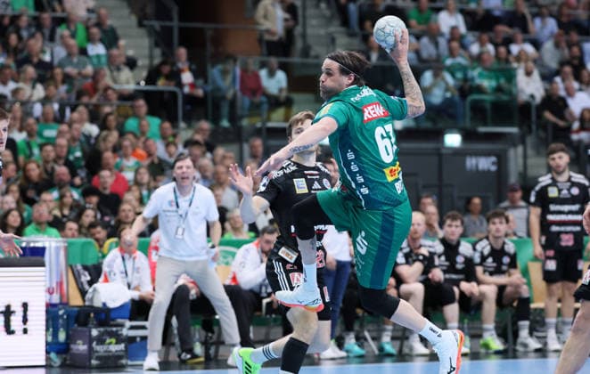 Leipzig, 30 04 2026, Arena Leipzig, Handball, Bundesliga, 30 Spieltag , SC DHfK Leipzig vs HC Erlangen , Im Bild Dean Bombac 67, DHfK , Nur zur redaktionellen Nutzung Only editorial use , DHB HBL regulations prohibit any use of photographs as image sequences and or quasi video ,
