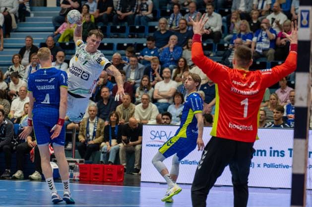 Ellidi Snaer Vidarsson, Circle Winger, VfL Gummersbach 4 , Victor Kloeve, Backcourt, Frisch Auf Goeppingen 7 , Dominik Kuzmanović, Goalkeeper, VfL Gummersbach 1 , VfL Gummersbach vs Frisch Auf Goeppingen, Daikin Handball Bundesliga, Men , Matchday 30, 30 04 2026 Gummersbach NRW Germany Copyright: xkolbert-press MartinxWdziecznyx