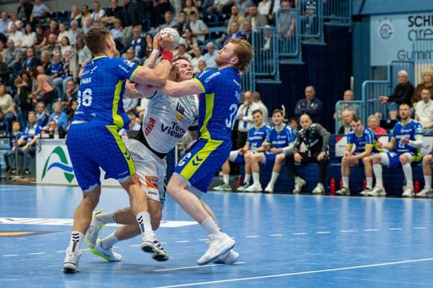 Å tÄpan Zeman, Circle Winger, VfL Gummersbach 66 , Tom Kiesler, Backcourt, VfL Gummersbach 30 , Victor Kloeve, Backcourt, Frisch Auf Goeppingen 7 , VfL Gummersbach vs Frisch Auf Goeppingen, Daikin Handball Bundesliga, Men , Matchday 30, 30 04 2026 Gummersbach NRW Germany Copyright: xkolbert-press MartinxWdziecznyx