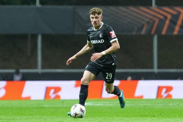 Philipp Treu SC Freiburg, 29 on the ball , Portugal, Football, UEFA Europa League, Semifinal, First leg, 2025 2026, SC Braga vs SC Freiburg, 30 04 2026, Estadio Municipal de Braga, Braga, Braga Estadio Municipal de Braga Cavado Portugal Copyright: xArnexAmbergx