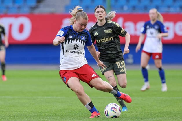 Svea Stoldt Hamburger SV, HSV, 8 on the ball, single image, full body, action, action, match scene, THE DFB GUIDELINES PROHIBIT ANY USE OF PHOTOGRAPHS AS IMAGE SEQUENCES AND OR QUASI VIDEO DFB REGULATIONS PROHIBIT ANY USE OF PHOTOGRAPHS AS IMAGE SEQUENCES AND OR QUASI VIDEO , 01 05 2026, Hamburg Germany , Soccer, Google Pixel Womens Bundesliga, Hamburger SV 1 FC Union Berlin xobx