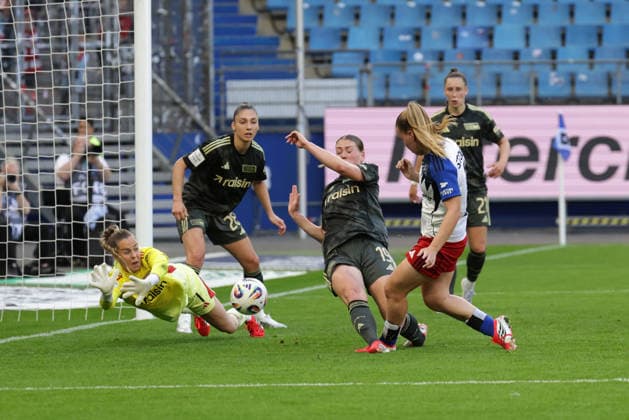 2026 05 01 xfsx Soccer Google Pixel Women Bundesliga Hamburger Sportverein 1 FC Union Berlin v l Torhueterin Cara Boesl Union Berlin ,1 , Amber Tysiak Union Berlin ,26 , Samantha Steuerwald Union Berlin ,19 ,Svea Stoldt Hamburger SV ,8 , Anna Weiss Union Berlin ,21 in aktion, in action DFL regulations prohibit any use of photographs as image sequences and or quasi video Copyright: HMBxMedia FernandoxSoares