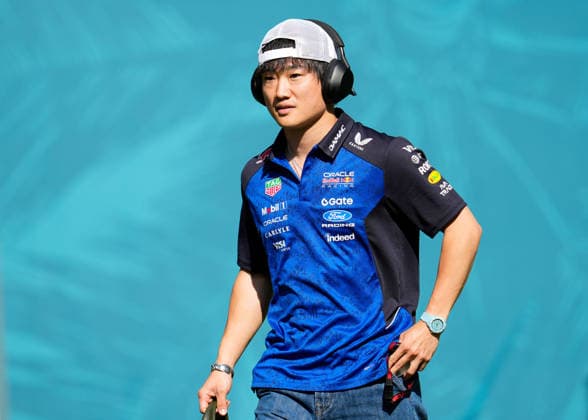 Yuki Tsunoda reserve driver arrives at team area USA, Formula 1 World Championship, Miami Grand Prix, Miami International Autodrome, Miami Gardens, practice day, 2026 season, 01 05 2026 USA, Formula 1 World Championship, Miami Grand Prix, Miami International Autodrome, Miami Gardens, practice day, 2026 season, 01 05 2026 Miami Gardens Copyright: xEibner-Pressefoto ScottxColemanx EP_SCN