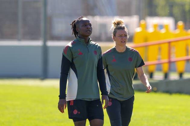 Bernadette Amani FC Bayern Muenchen, 15 with Linda Dallmann FC Bayern Muenchen, 10 , GER, Official final training FC Bayern Muenchen, Football, UEFA Womens Champions League, semi-final, second leg, 2025 2026 season, 02 05 2026, GER, Official final training FC Bayern Muenchen, Football, UEFA Womens Champions League, semi-final, second leg, 2025 2026 season, 02 05 2026 Muenchen Copyright: xEibner-Pressefoto JennixMaulx EP_JML