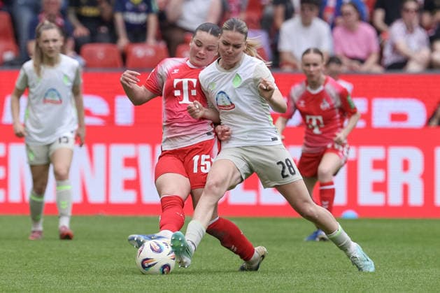 from left Amelie Bohnen 1 FC Köln, 15 and Juliane Wirtz SV Werder Bremen, 28 in a duel, dynamic, action, action, game scene, THE DFB GUIDELINES PROHIBIT ANY USE OF PHOTOGRAPHS AS IMAGE SEQUENCES AND OR QUASI VIDEO DFB REGULATIONS PROHIBIT ANY USE OF PHOTOGRAPHS AS IMAGE SEQUENCES AND OR QUASI VIDEO , 02 05 2026, Bremen Germany , Football, Regionalliga Nord, SV Werder Bremen II Hamburger SV II xobx