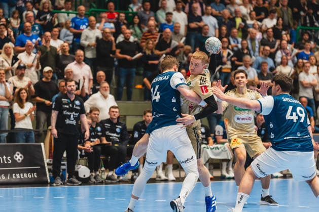 Gerdas Babarskas Bergischer HC, 14 in duel with Jonathan Edvardsson TSV Hannover Burgdorf, 26 Bergischer HC vs TSV Hannover Burgdorf, Handball, Daikin 1 HBL, Matchday 30, Season 2025 26, 02 04 2026, Bergischer HC vs TSV Hannover Burgdorf, Handball, Daikin 1 HBL, Matchday 30, Season 2025 26, 02 04 2026 Wuppertal Copyright: xEibner-Pressefoto LukasxBaldygax EP_LBA