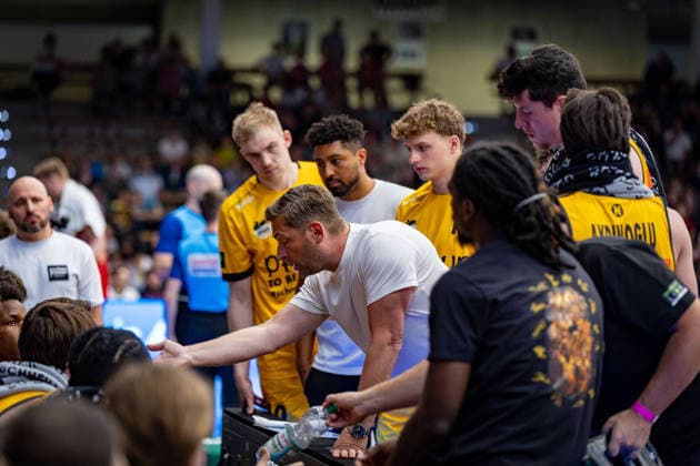 Timeout Bozic Knights GER, Bozic Estriche Knights Kirchheim vs RheinStars Koeln, BARMER 2 Basketball Bundesliga, 34 Matchday, Season 2025 2026, 02 05 2026 , GER, Bozic Estriche Knights Kirchheim vs RheinStars Koeln, BARMER 2 Basketball Bundesliga, 34 Matchday, Season 2025 2026, 02 05 2026 Goeppingen Copyright: xEibner-Pressefoto NinaxSanderx EP_NSR