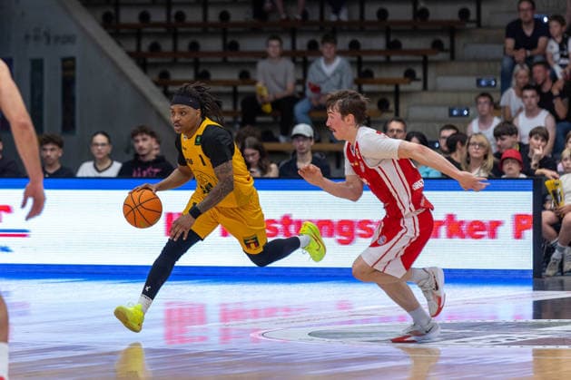 Phillip Montreal Russell Bozic Estriche Knights Kirchheim, 01 Jasper Guenther RheinStars Koeln, 06 GER, Bozic Estriche Knights Kirchheim vs RheinStars Koeln, BARMER 2 Basketball Bundesliga, 34 Matchday, Season 2025 2026, 02 05 2026 , GER, Bozic Estriche Knights Kirchheim vs RheinStars Koeln, BARMER 2 Basketball Bundesliga, 34 Matchday, Season 2025 2026, 02 05 2026 Goeppingen Copyright: xEibner-Pressefoto NinaxSanderx EP_NSR