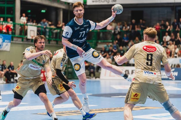 Johannes Wasielewski Bergischer HC, 77 rises to the throw and passes Bergischer HC vs TSV Hannover Burgdorf, Handball, Daikin 1 HBL, Matchday 30, Season 2025 26, 02 04 2026, Bergischer HC vs TSV Hannover Burgdorf, Handball, Daikin 1 HBL, Matchday 30, Season 2025 26, 02 04 2026 Wuppertal Copyright: xEibner-Pressefoto LukasxBaldygax EP_LBA