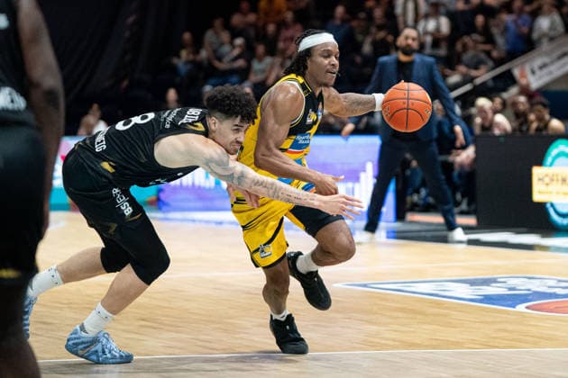 Stef Smith Nr 3 MHP Riesen Ludwigsburg vs Joshua Obiesie Nr 8 Basketball Loewen Braunschweig GER, Basketball Loewen Braunschweig vs MHP Riesen Ludwigsburg, Basketball, easyCredit BBL, Week 32, Season 2025 26, 02 05 2026 GER, Basketball Loewen Braunschweig vs MHP Riesen Ludwigsburg, Basketball, easyCredit BBL, Week 32, Season 2025 26, 02 05 2026 Braunschweig Copyright: xEibner-Pressefoto DanielxREINELTx EP_DRT