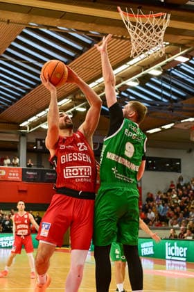 Viktor Kovacevic, Jonas Niedermanner 2 Bundesliga Pro A, 34 Matchday, 46ers, Basketball, Basketball season 2025 2026, BBL, Germany, Giessen 46ers EPG Baskets Koblenz, Giessen in red,Koblenz in green, Men, Men