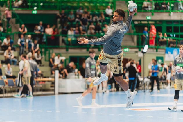 Luis Rodriguez TSV Hannover Burgdorf, 80 warming up for a jump shot Bergischer HC vs TSV Hannover Burgdorf, Handball, Daikin 1 HBL, Matchday 30, Season 2025 26, 02 04 2026, Bergischer HC vs TSV Hannover Burgdorf, Handball, Daikin 1 HBL, Matchday 30, Season 2025 26, 02 04 2026 Wuppertal Copyright: xEibner-Pressefoto LukasxBaldygax EP_LBA