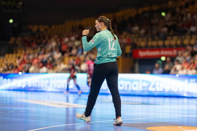 Cheers after parade Marie Weiss TuS Metzingen, 12 GER, BSV Sachsen Zwickau vs TuS Metzingen, Handball, Women, 1 Bundesliga, Matchday 3, Season 2025 2026, 02 05 2026 GER, BSV Sachsen Zwickau vs TuS Metzingen, Handball, Women, 1 Bundesliga, Matchday 3, Season 2025 2026, 02 05 2026 Zwickau Copyright: xEibner-Pressefoto MarkoxUngerx EP_EER