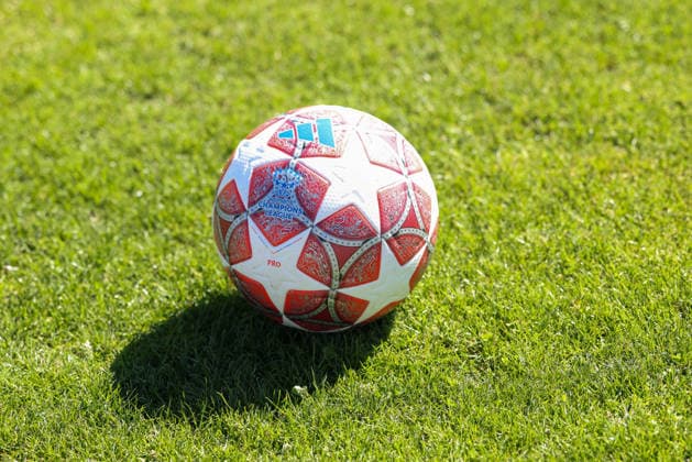 The official match ball of the UEFA Womens Champions League with logo on the pitch, symbol image, theme image, GER, Official final training FC Bayern Muenchen, Football, UEFA Womens Champions League, semi-final, second leg, 2025 2026 season, 02 05 2026, GER, Official final training FC Bayern Muenchen, Football, UEFA Womens Champions League, semi-final, second leg, 2025 2026 season, 02 05 2026 Muenchen Copyright: xEibner-Pressefoto JennixMaulx EP_JML