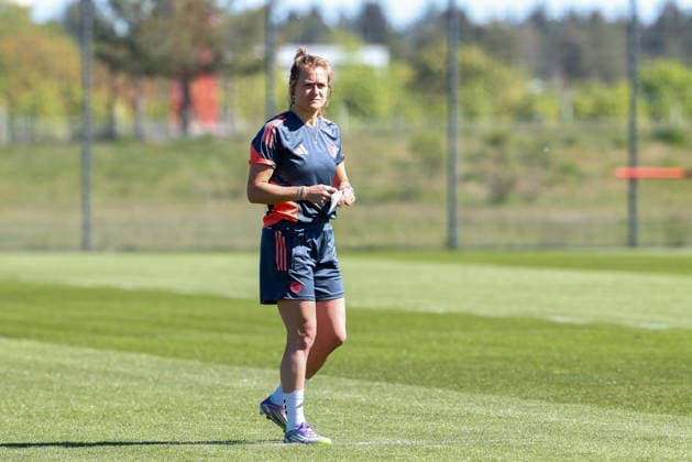 Clara Schoene FC Bayern Muenchen, Co-coach at training, GER, Official final training FC Bayern Muenchen, Football, UEFA Womens Champions League, Semi-final, second leg, 2025 2026 season, 02 05 2026, GER, Official final training FC Bayern Muenchen, Football, UEFA Womens Champions League, Semi-final, second leg, 2025 2026 season, 02 05 2026 Muenchen Copyright: xEibner-Pressefoto JennixMaulx EP_JML