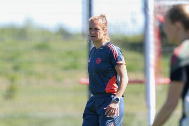 Clara Schoene FC Bayern Muenchen, Co-coach at training, GER, Official final training FC Bayern Muenchen, Football, UEFA Womens Champions League, Semi-final, second leg, 2025 2026 season, 02 05 2026, GER, Official final training FC Bayern Muenchen, Football, UEFA Womens Champions League, Semi-final, second leg, 2025 2026 season, 02 05 2026 Muenchen Copyright: xEibner-Pressefoto JennixMaulx EP_JML