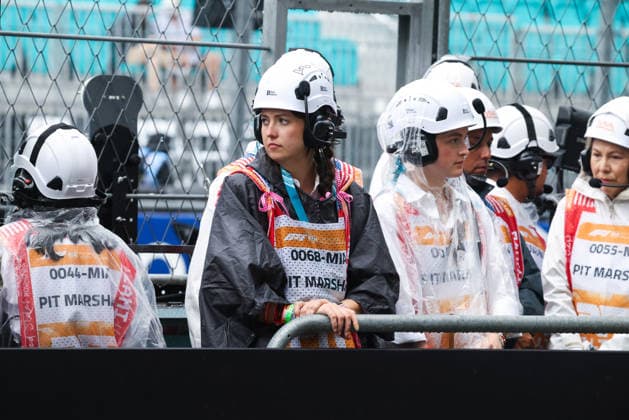 F1 - MIAMI GRAND PRIX 2026 marshall, commissaire de piste, marshal, marshalls, marshals during the Formula 1 Miami Grand Prix 2026, 4th round of the 2026 Formula One World Championship, WM, Weltmeisterschaft from May 1 to 3, 2026 on the Miami International Autodrome, in Miami Gardens, USA - Miami GardensUnited States Copyright: xANTONINxVINCENTx