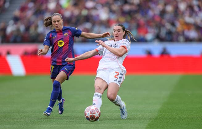 ESP, Barcelona, FC Barcelona vs FC Bayern Munich, WomenÂs Champions League, Football, UEFA, 2025 2026 season, Camp Nou, semi-final, second leg in picture v l Ewa Pajor FC Barcelona 17 , Vanessa Gilles Bayern Munich 2 DFB DFL REGULATIONS PROHIBIT ANY USE OF PHOTOGRAPHS AS IMAGE SEQUENCES AND OR QUASI VIDEO, 03 05 2026 Copyright: HMBxMedia HendrikxHamelau
