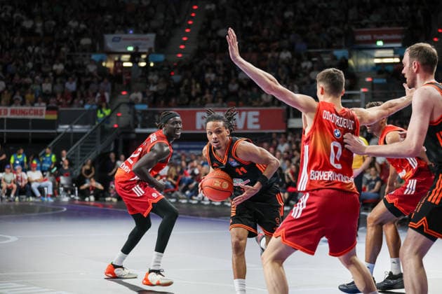 Alonzo Verge Jr RASTA Vechta, 11 with Justinian Jessup FC Bayern Basketball, 10 and Wenyen Gabriel FC Bayern Basketball, 32 , GER, FC Bayern Basketball vs Rasta Vechta, Basketball, easycredit Basketball Bundesliga, 32 Matchday, Season 2025 2026, 03 05 2026, GER, FC Bayern Basketball vs Rasta Vechta, Basketball, easycredit Basketball Bundesliga, 32 Matchday, Season 2025 2026, 03 05 2026 Munich Copyright: xEibner-Pressefoto JennixMaulx EP_JML