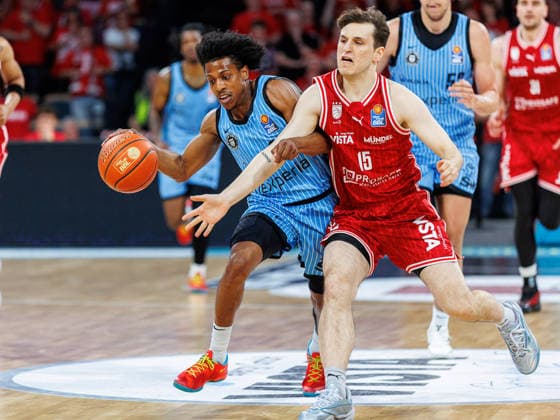 Ross Williams Hamburg Towers, 34 , Adrian Petkovic BMA365 Bamberg Baskets, 15 , BMA365 Bamberg Baskets vs Veolia Towers Hamburg, Basketball, easyCredit BBL, Matchday 32, 03 05 2026 BMA365 Bamberg Baskets vs Veolia Towers Hamburg, Basketball, easyCredit BBL, Matchday 32, 03 05 2026 Bamberg Copyright: xEibner-Pressefoto G.xSantemizx EP_EER