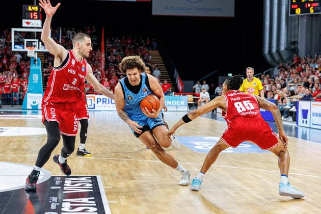 Daniel Keppeler BMA365 Bamberg Baskets, 31 , Zacharie Perrin Hamburg Towers, 52 , Austin Crowley BMA365 Bamberg Baskets, 85 , BMA365 Bamberg Baskets vs Veolia Towers Hamburg, Basketball, easyCredit BBL, Matchday 32, 03 05 2026 BMA365 Bamberg Baskets vs Veolia Towers Hamburg, Basketball, easyCredit BBL, Matchday 32, 03 05 2026 Bamberg Copyright: xEibner-Pressefoto G.xSantemizx EP_EER