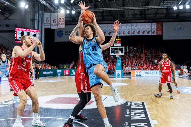 Moritz Krimmer BMA365 Bamberg Baskets, 27 , Daniel Keppeler BMA365 Bamberg Baskets, 31 , Zacharie Perrin Hamburg Towers, 52 , BMA365 Bamberg Baskets vs Veolia Towers Hamburg, Basketball, easyCredit BBL, Matchday 32, 03 05 2026 BMA365 Bamberg Baskets vs Veolia Towers Hamburg, Basketball, easyCredit BBL, Matchday 32, 03 05 2026 Bamberg Copyright: xEibner-Pressefoto G.xSantemizx EP_EER