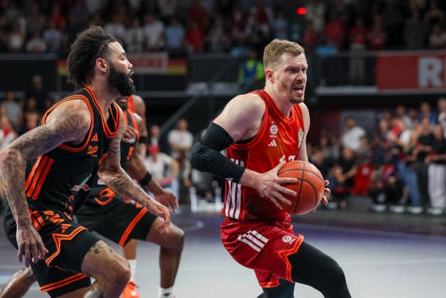 Andreas Obst FC Bayern Basketball, 13 with ball with Tevin Brown RASTA Vechta, 10 , GER, FC Bayern Basketball vs Rasta Vechta, Basketball, easycredit Basketball Bundesliga, 32 Matchday, Season 2025 2026, 03 05 2026, GER, FC Bayern Basketball vs Rasta Vechta, Basketball, easycredit Basketball Bundesliga, 32 Matchday, Season 2025 2026, 03 05 2026 Munich Copyright: xEibner-Pressefoto JennixMaulx EP_JML