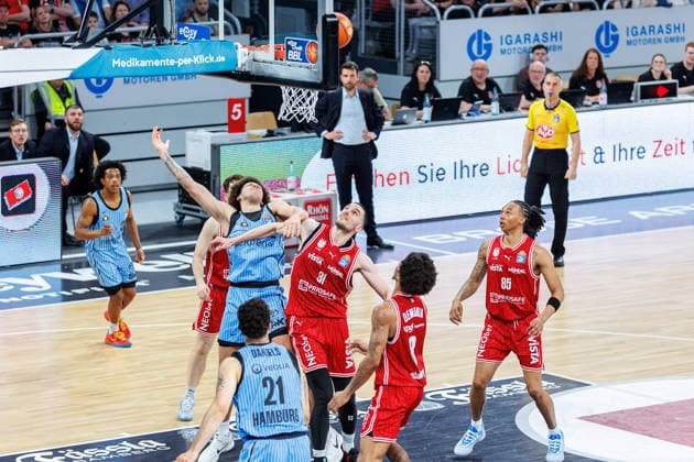 Zacharie Perrin Hamburg Towers, 52 , Daniel Keppeler BMA365 Bamberg Baskets, 31 , Demarcus Demonia BMA365 Bamberg Baskets, 08 , Austin Crowley BMA365 Bamberg Baskets, 85 , BMA365 Bamberg Baskets vs Veolia Towers Hamburg, Basketball, easyCredit BBL, Matchday 32, 03 05 2026 BMA365 Bamberg Baskets vs Veolia Towers Hamburg, Basketball, easyCredit BBL, Matchday 32, 03 05 2026 Bamberg Copyright: xEibner-Pressefoto G.xSantemizx EP_EER