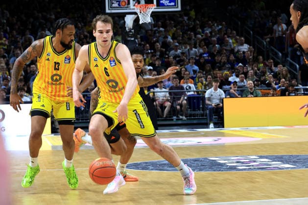 DEU, easyCredit BBL, ALBA vs Chemnitz, 03 05 2026, Uber Arena, Berlin, DEU, easyCredit BBL, ALBA vs Chemnitz, pictured MALTE DELOW ALBA Berlin 6 , J Wan Roberts ALBA Berlin 13 nordphotoxGmbHx xEngler nph00076