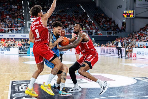 Demarcus Demonia BMA365 Bamberg Baskets, 08 , Devon Daniels IV Hamburg Towers, 21 , Ejiofor Onu BMA365 Bamberg Baskets, 35 , BMA365 Bamberg Baskets vs Veolia Towers Hamburg, Basketball, easyCredit BBL, Matchday 32, 03 05 2026 BMA365 Bamberg Baskets vs Veolia Towers Hamburg, Basketball, easyCredit BBL, Matchday 32, 03 05 2026 Bamberg Copyright: xEibner-Pressefoto G.xSantemizx EP_EER