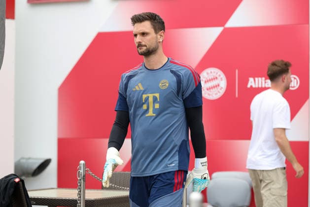 Sven Ulreich FC Bayern Muenchen, 26 on the way to training, GER, final training, FC Bayern Muenchen, football, UEFA Champions League, semi-final, second leg, 2025 2026 season, 05 05 2026, GER, final training, FC Bayern Muenchen, football, UEFA Champions League, semi-final, second leg, 2025 2026 season, 05 05 2026 Muenchen Copyright: xEibner-Pressefoto JennixMaulx EP_JML