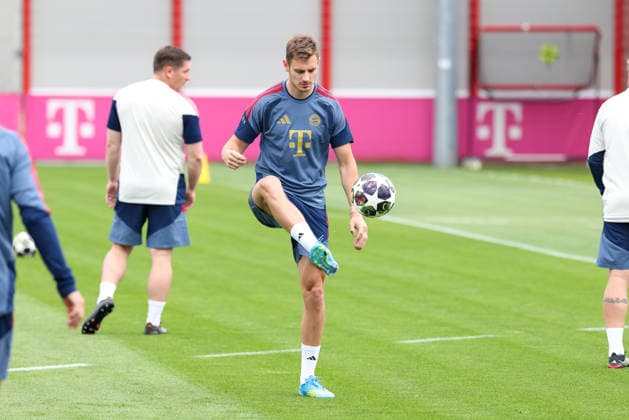 Josip Stanisic FC Bayern Muenchen, 44 with ball in training, GER, final training, FC Bayern Muenchen, football, UEFA Champions League, semi-final, second leg, 2025 2026 season, 05 05 2026, GER, final training, FC Bayern Muenchen, football, UEFA Champions League, semi-final, second leg, 2025 2026 season, 05 05 2026 Muenchen Copyright: xEibner-Pressefoto JennixMaulx EP_JML